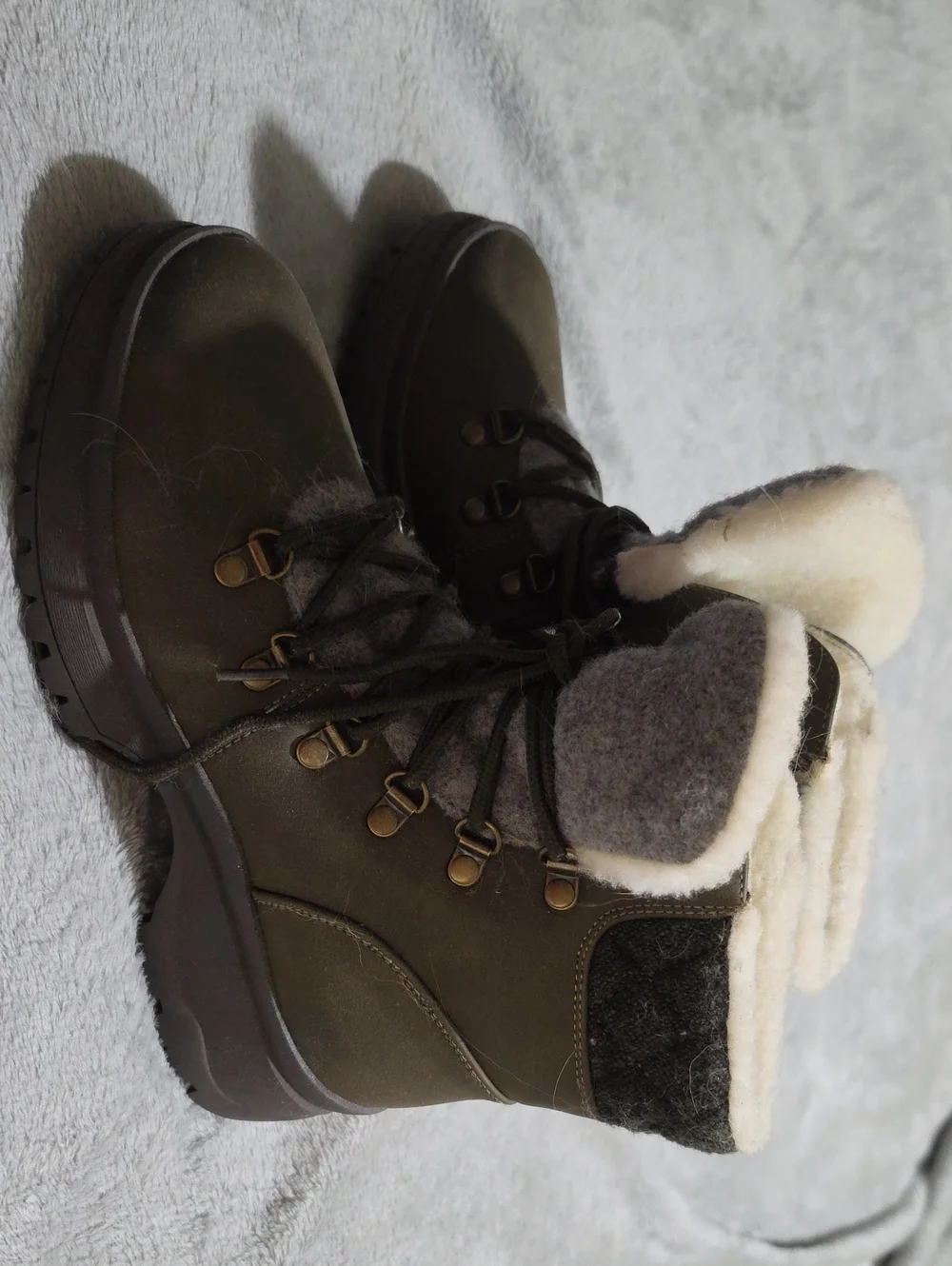 Olive Green Women's Winter Lace-Up Boots with Shearling Trim